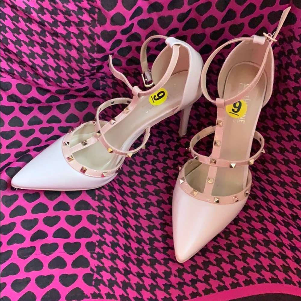 Beige spike pumps 9